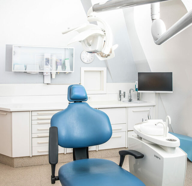 Behandlungszimmer in der Zahnarztpraxis